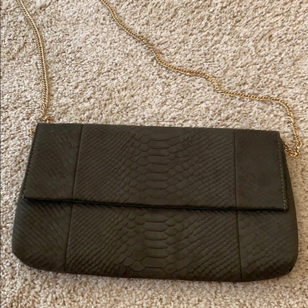 Urban Expressions clutch w/ removable chain